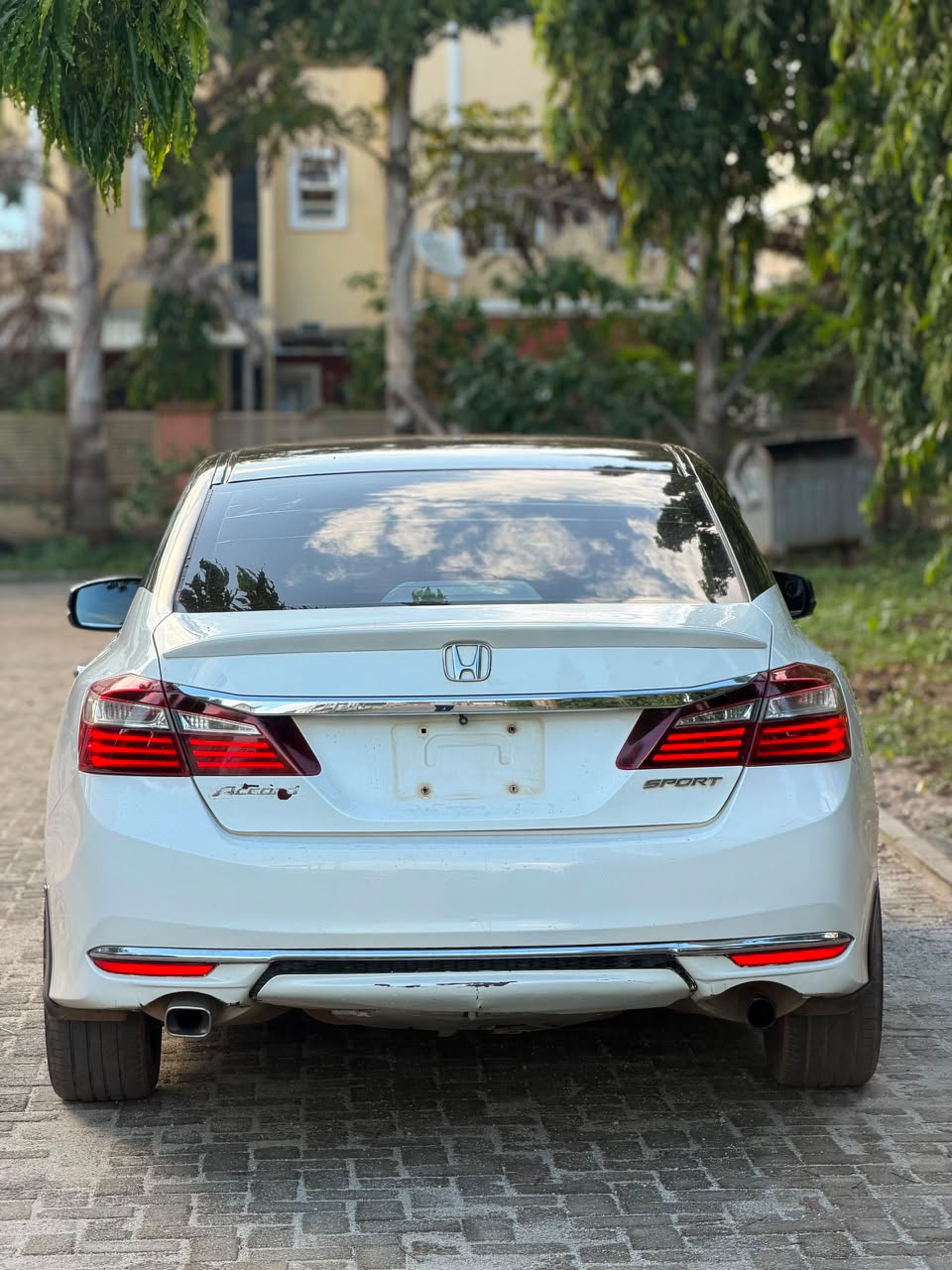 
								Quick Sale ‼️   ✨Extremely clean used 2016 Honda accord nothing to fix  Fullest Option Sunroof 💢 Keyless Entry  Price 9m only  Location 📍 Abuja deal 🤝 Games village Estate @ owner house 🏡 car with me full									