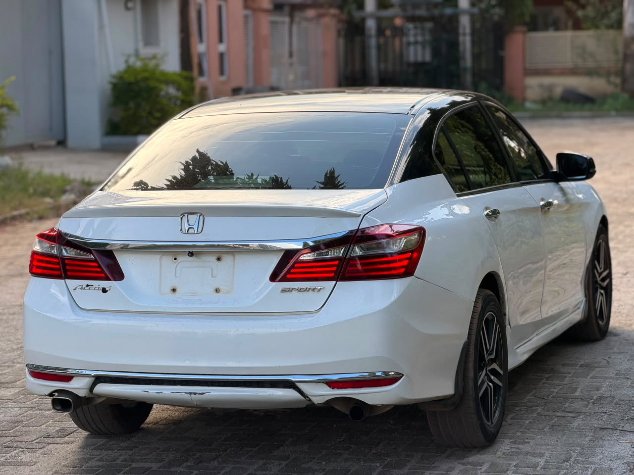 
								Quick Sale ‼️   ✨Extremely clean used 2016 Honda accord nothing to fix  Fullest Option Sunroof 💢 Keyless Entry  Price 9m only  Location 📍 Abuja deal 🤝 Games village Estate @ owner house 🏡 car with me full									