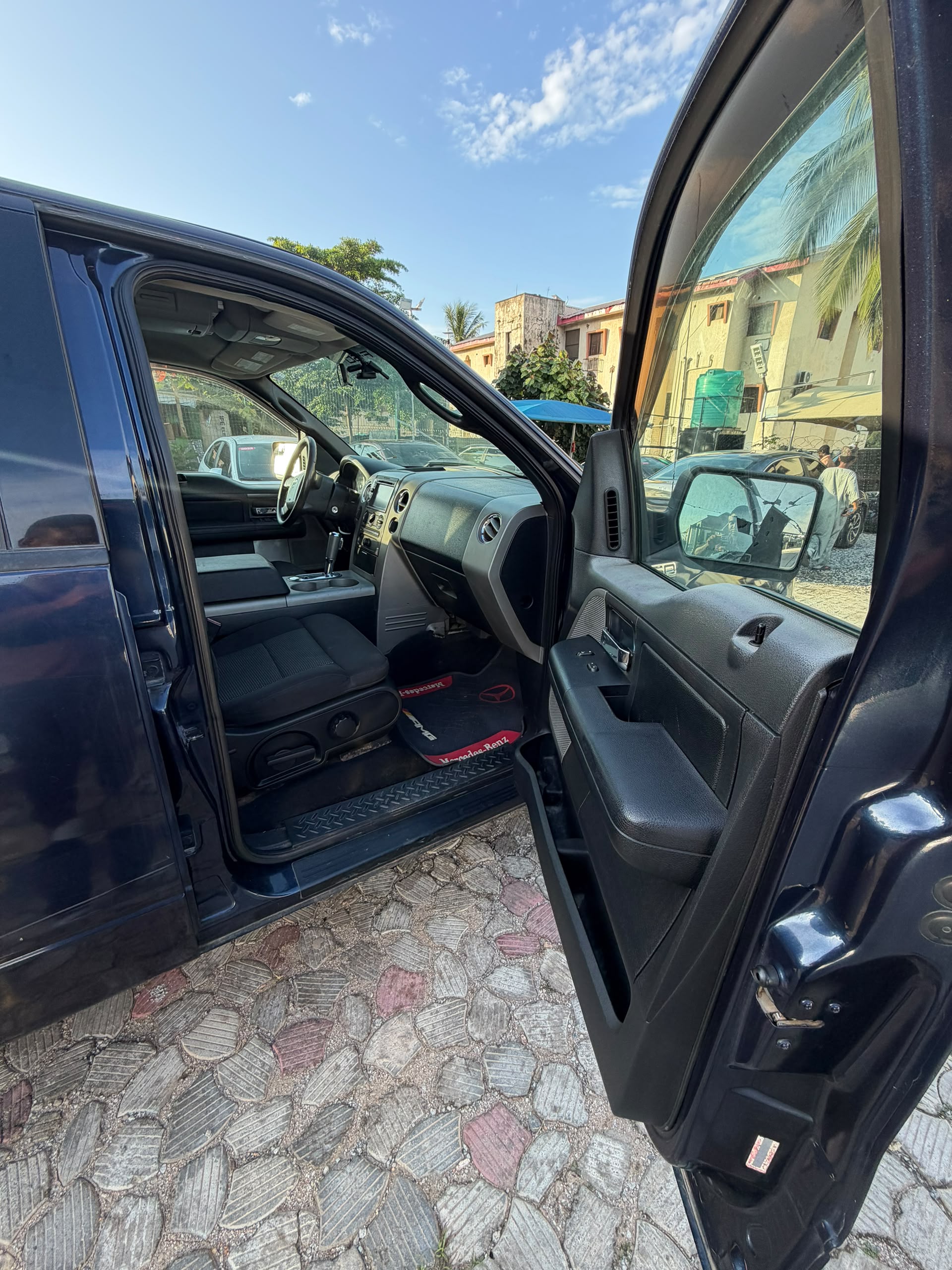 
								QUICK SALE!! 🚨  2004 Ford F-150 FX4 Off-Road Extremely clean • Everything working perfectly • Buy & Drive  💰 ₦8.6 Million 📍 Abuja full									