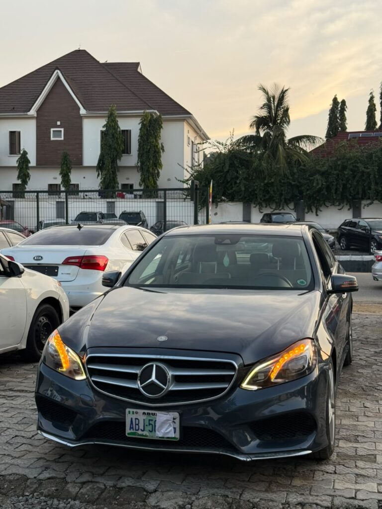 NIGERIANUSED MERCEDES BENZ E350 2014 .    Sunroof, Buy and drive, Nothing to fix, everything working perfectly.   Buy and drive.   💰 14 M 📍Abuja  🚨 Hurry before SOLD!