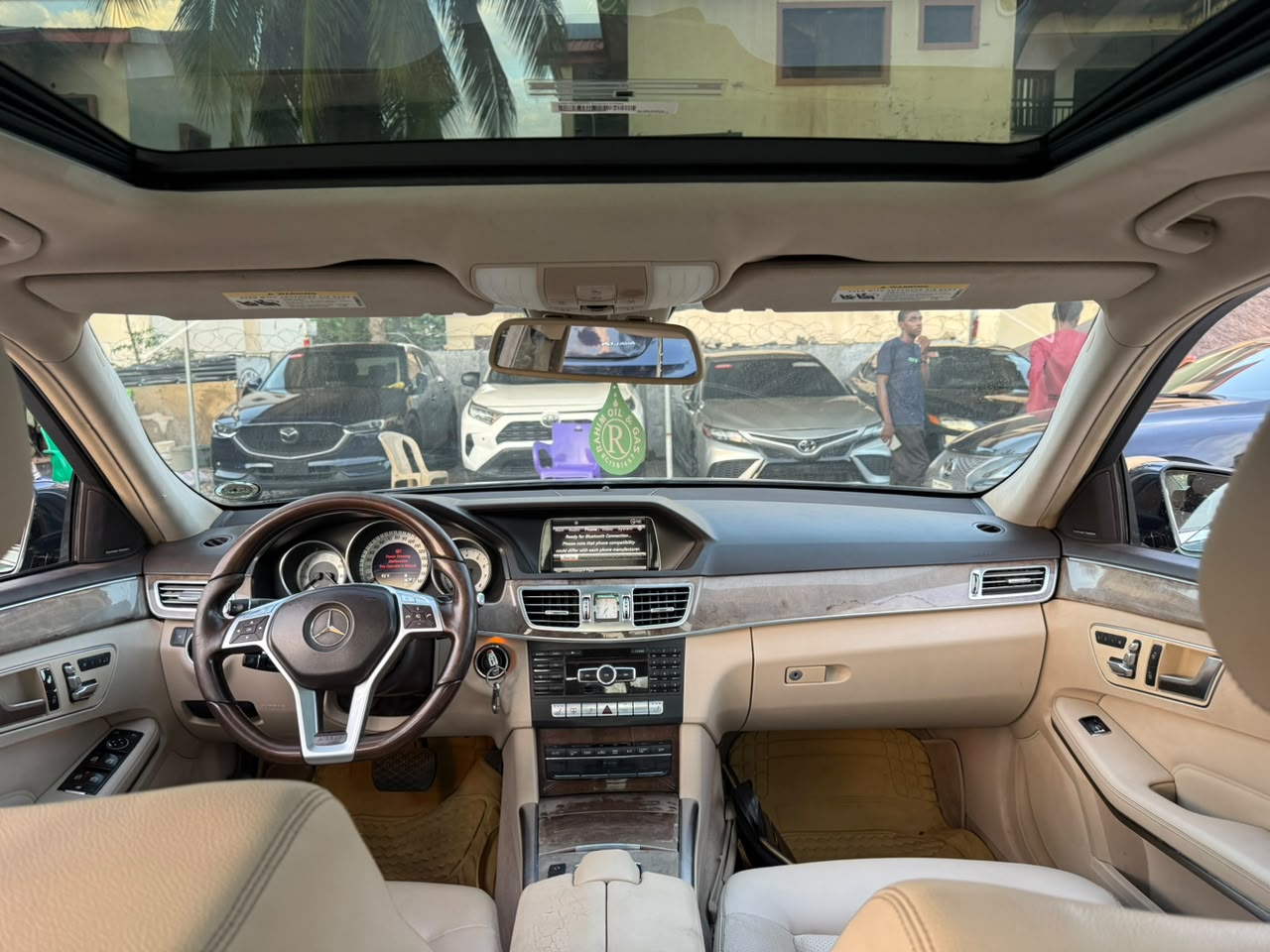 
								NIGERIANUSED MERCEDES BENZ E350 2014 .    Sunroof, Buy and drive, Nothing to fix, everything working perfectly.   Buy and drive.   💰 14 M 📍Abuja  🚨 Hurry before SOLD! full									