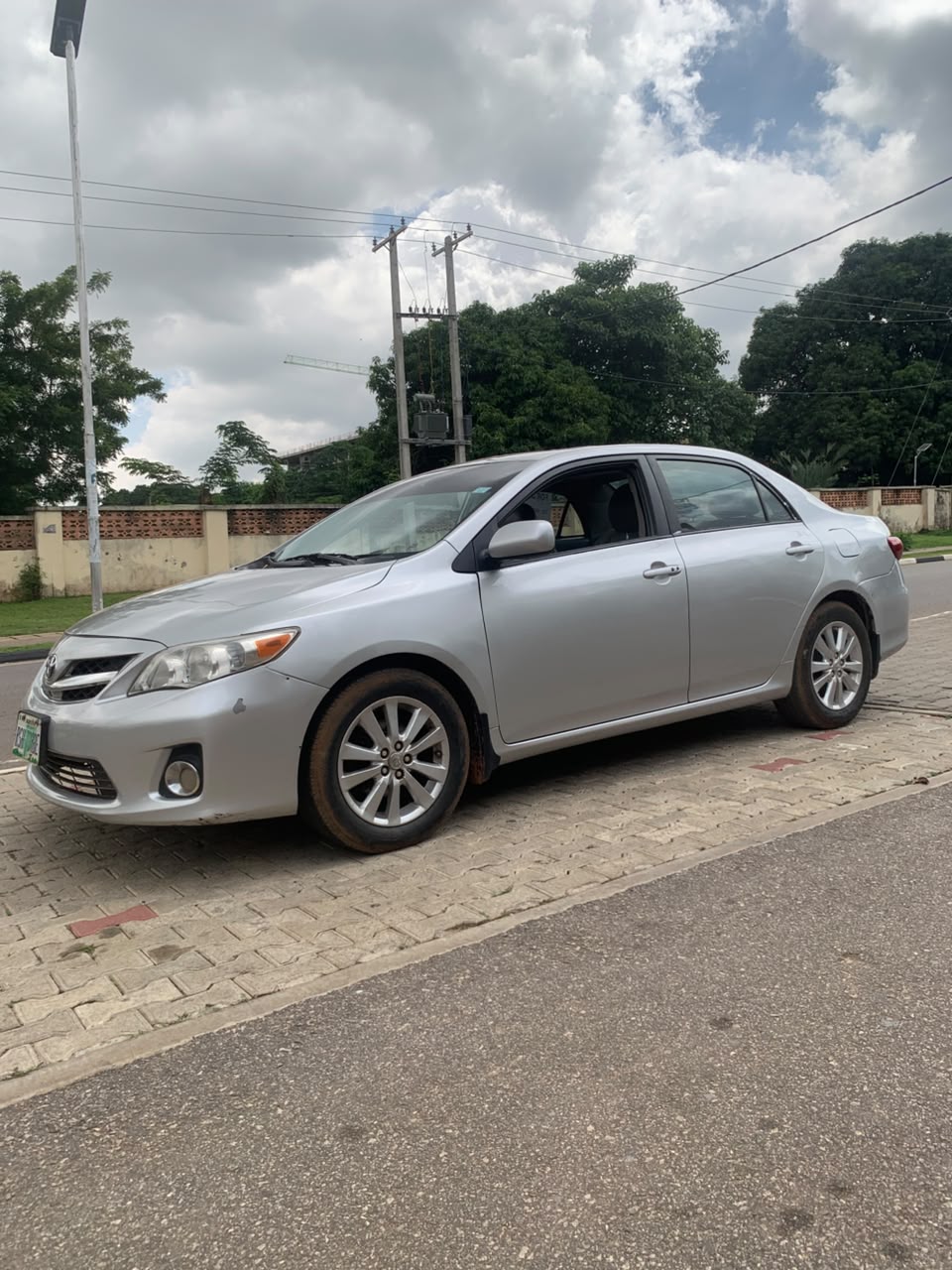 
								DISTRESS ALERT  BELGIUM GRADE TOYOTA COROLLA 2011 MODEL KEYLESS OPEN ROOF ENGINE AND GEARBOX UNTEMPERED AC CHILLING GOING FOR 8.5M LOCATION ABUJA DEAL full									