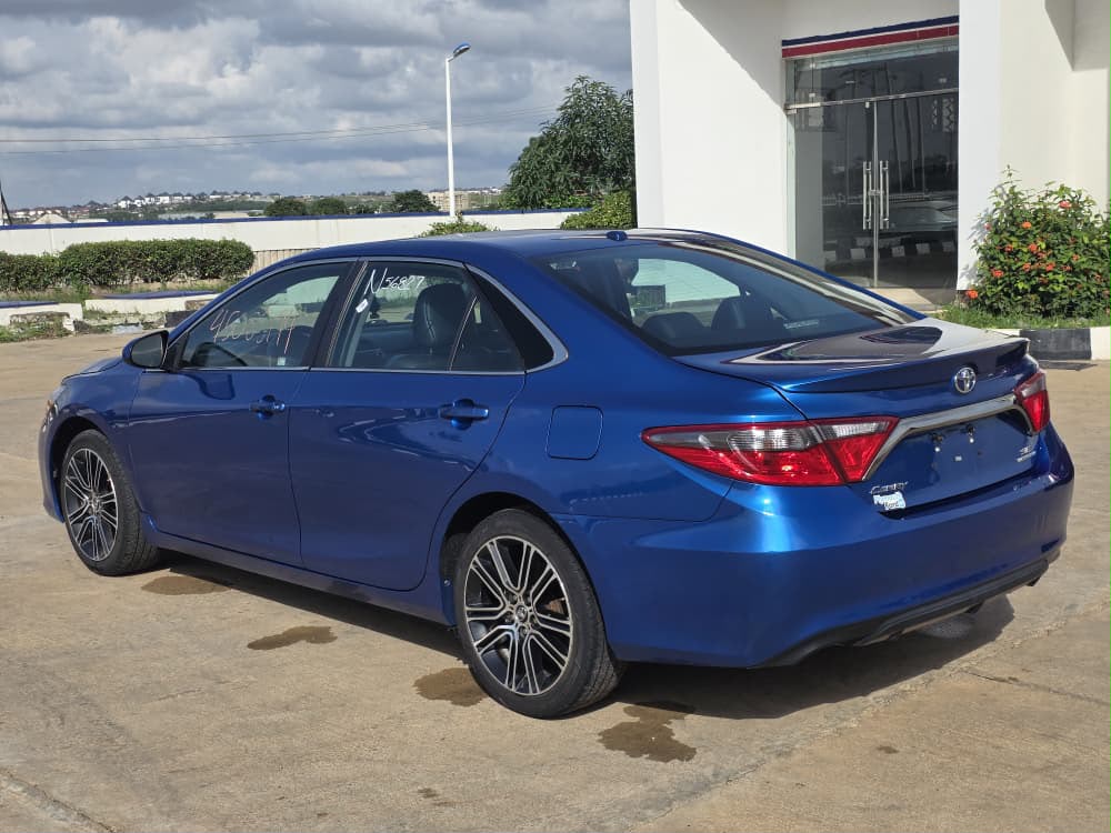 
								Good Deal: Extremely clean First body foreign used 2016 Toyota Camry SE Special Edition with Wireless charger, keyless, Bsm & Sunroof. going for just 16,000,000 full									