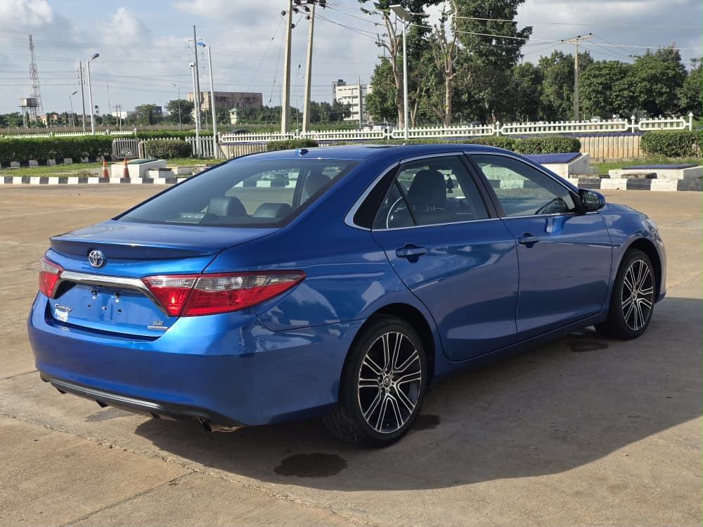 
								Good Deal: Extremely clean First body foreign used 2016 Toyota Camry SE Special Edition with Wireless charger, keyless, Bsm & Sunroof. going for just 16,000,000 full									