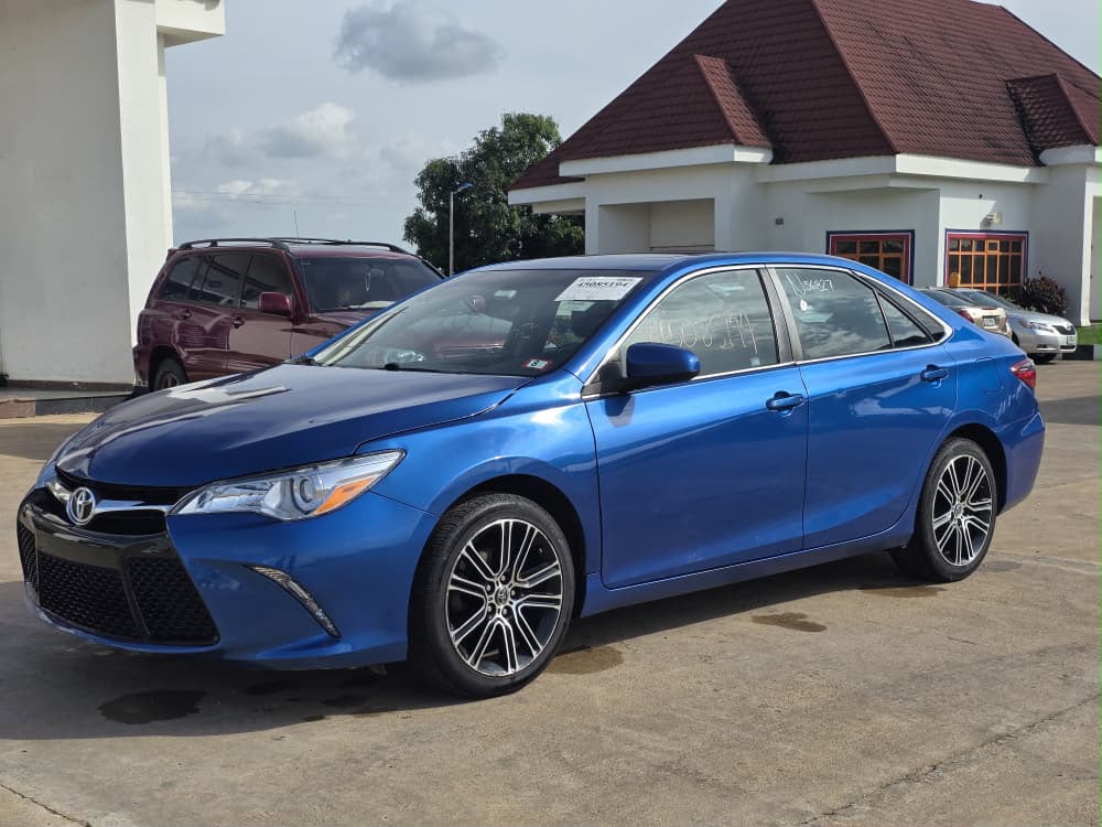 
								Good Deal: Extremely clean First body foreign used 2016 Toyota Camry SE Special Edition with Wireless charger, keyless, Bsm & Sunroof. going for just 16,000,000 full									
