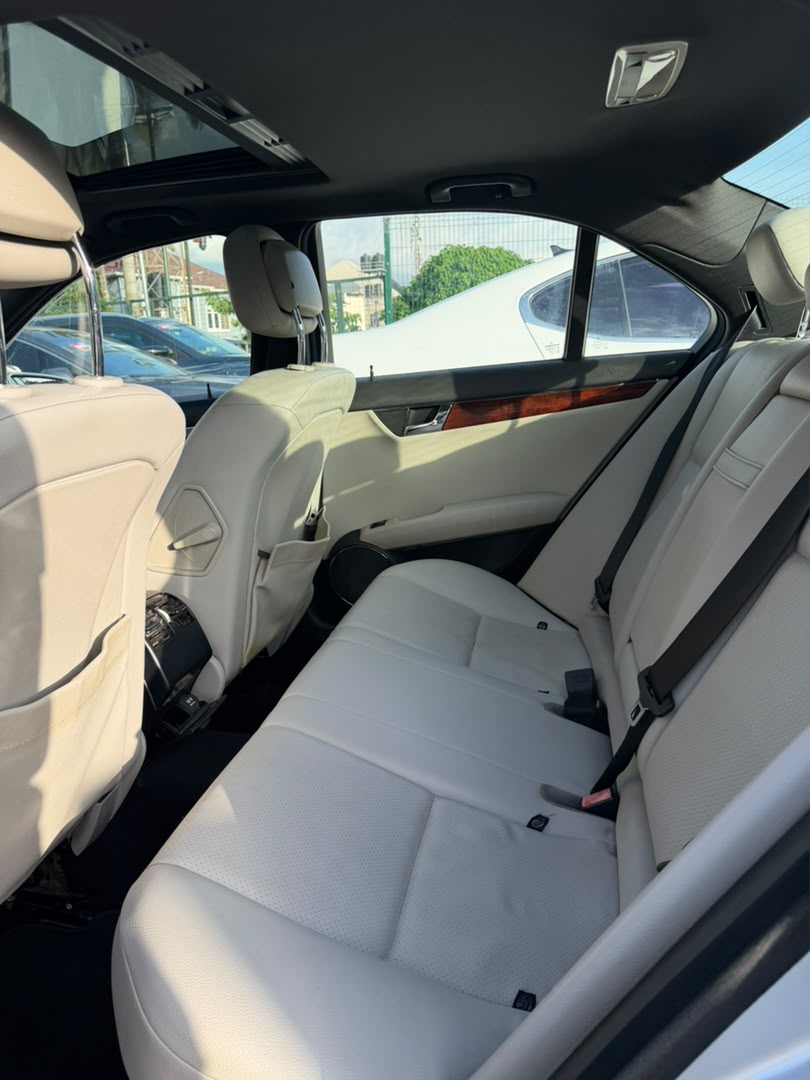 
								CLEAN BELGIUM GRADE 2011 MERCEDES C300 IN PRISTINE CONDITION PRICE: 7M full									