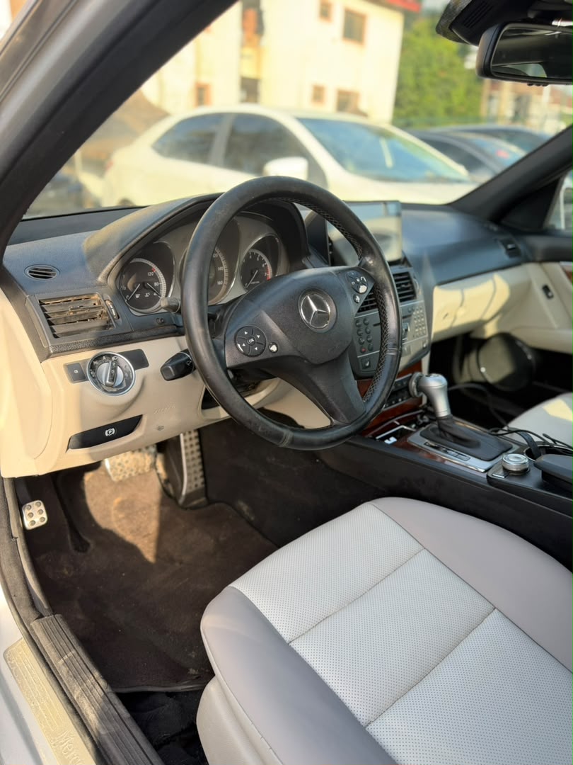 
								CLEAN BELGIUM GRADE 2011 MERCEDES C300 IN PRISTINE CONDITION PRICE: 7M full									