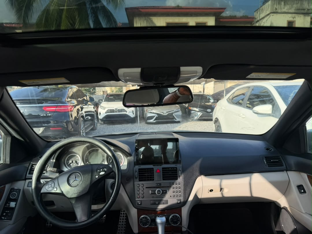 
								CLEAN BELGIUM GRADE 2011 MERCEDES C300 IN PRISTINE CONDITION PRICE: 7M full									