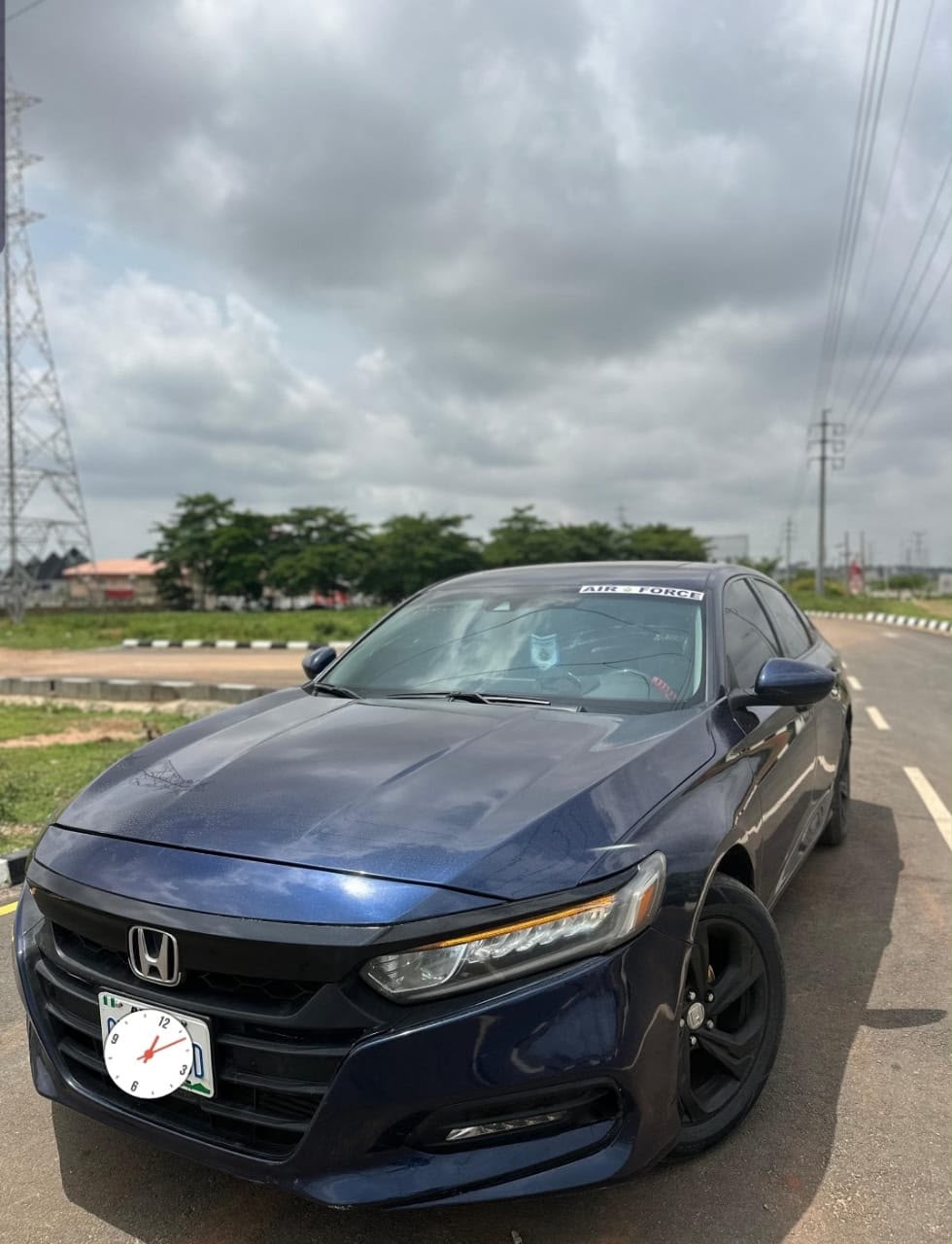 
								Giveaway Deal‼️‼️‼️ (92k Mileage) Grade A (Carefully Used) 2018 Honda Accord (Touring) car is in pristine condition (Nothing To Fix) Fullest Option (Keyless Back Ac Vent & Sunroof) with duty going for just 16.2m LAST with sambo with me Lugbe Abuja📍  ZERO CHAIN DEAL full									