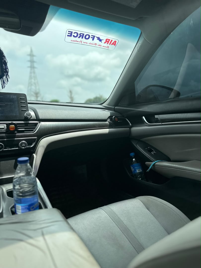 
								Giveaway Deal‼️‼️‼️ (92k Mileage) Grade A (Carefully Used) 2018 Honda Accord (Touring) car is in pristine condition (Nothing To Fix) Fullest Option (Keyless Back Ac Vent & Sunroof) with duty going for just 16.2m LAST with sambo with me Lugbe Abuja📍  ZERO CHAIN DEAL full									