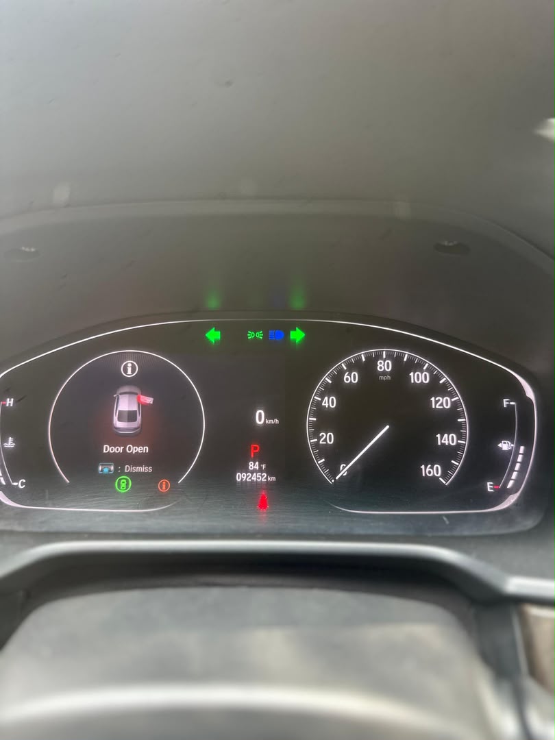 
								Giveaway Deal‼️‼️‼️ (92k Mileage) Grade A (Carefully Used) 2018 Honda Accord (Touring) car is in pristine condition (Nothing To Fix) Fullest Option (Keyless Back Ac Vent & Sunroof) with duty going for just 16.2m LAST with sambo with me Lugbe Abuja📍  ZERO CHAIN DEAL full									