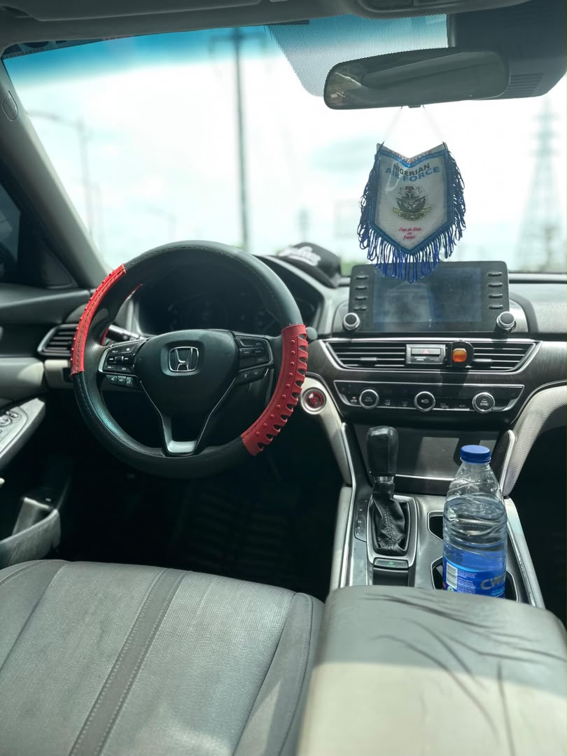 
								Giveaway Deal‼️‼️‼️ (92k Mileage) Grade A (Carefully Used) 2018 Honda Accord (Touring) car is in pristine condition (Nothing To Fix) Fullest Option (Keyless Back Ac Vent & Sunroof) with duty going for just 16.2m LAST with sambo with me Lugbe Abuja📍  ZERO CHAIN DEAL full									