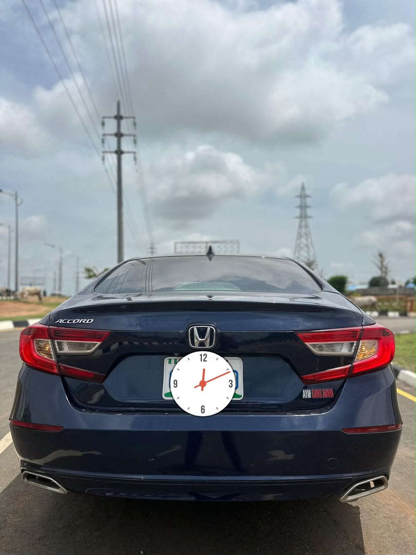 
								Giveaway Deal‼️‼️‼️ (92k Mileage) Grade A (Carefully Used) 2018 Honda Accord (Touring) car is in pristine condition (Nothing To Fix) Fullest Option (Keyless Back Ac Vent & Sunroof) with duty going for just 16.2m LAST with sambo with me Lugbe Abuja📍  ZERO CHAIN DEAL full									