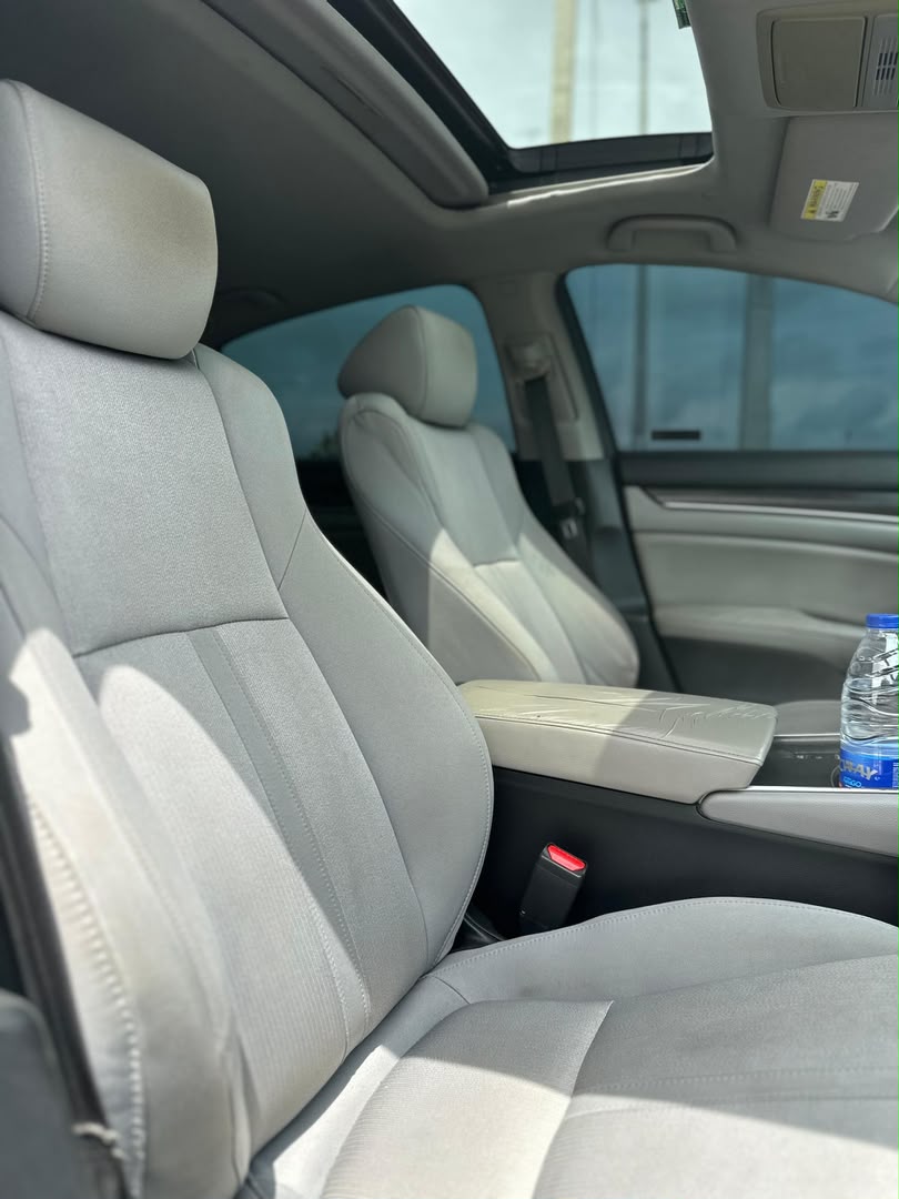 
								Giveaway Deal‼️‼️‼️ (92k Mileage) Grade A (Carefully Used) 2018 Honda Accord (Touring) car is in pristine condition (Nothing To Fix) Fullest Option (Keyless Back Ac Vent & Sunroof) with duty going for just 16.2m LAST with sambo with me Lugbe Abuja📍  ZERO CHAIN DEAL full									
