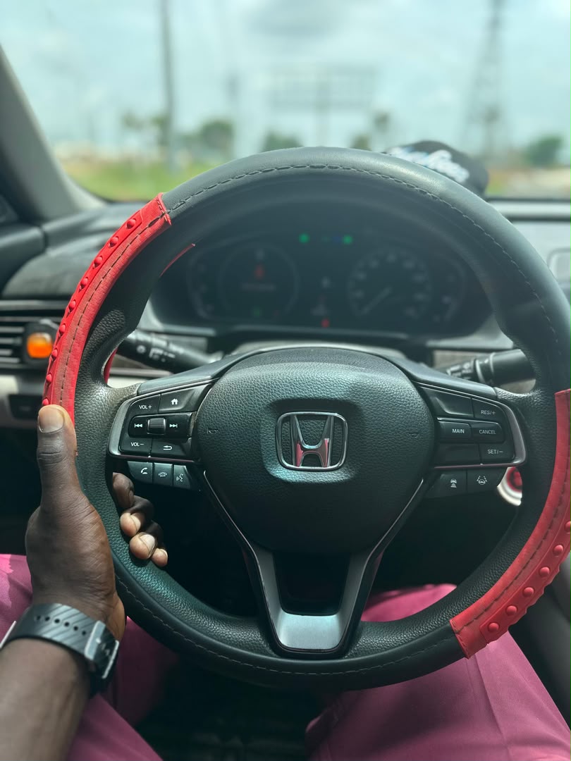 
								Giveaway Deal‼️‼️‼️ (92k Mileage) Grade A (Carefully Used) 2018 Honda Accord (Touring) car is in pristine condition (Nothing To Fix) Fullest Option (Keyless Back Ac Vent & Sunroof) with duty going for just 16.2m LAST with sambo with me Lugbe Abuja📍  ZERO CHAIN DEAL full									