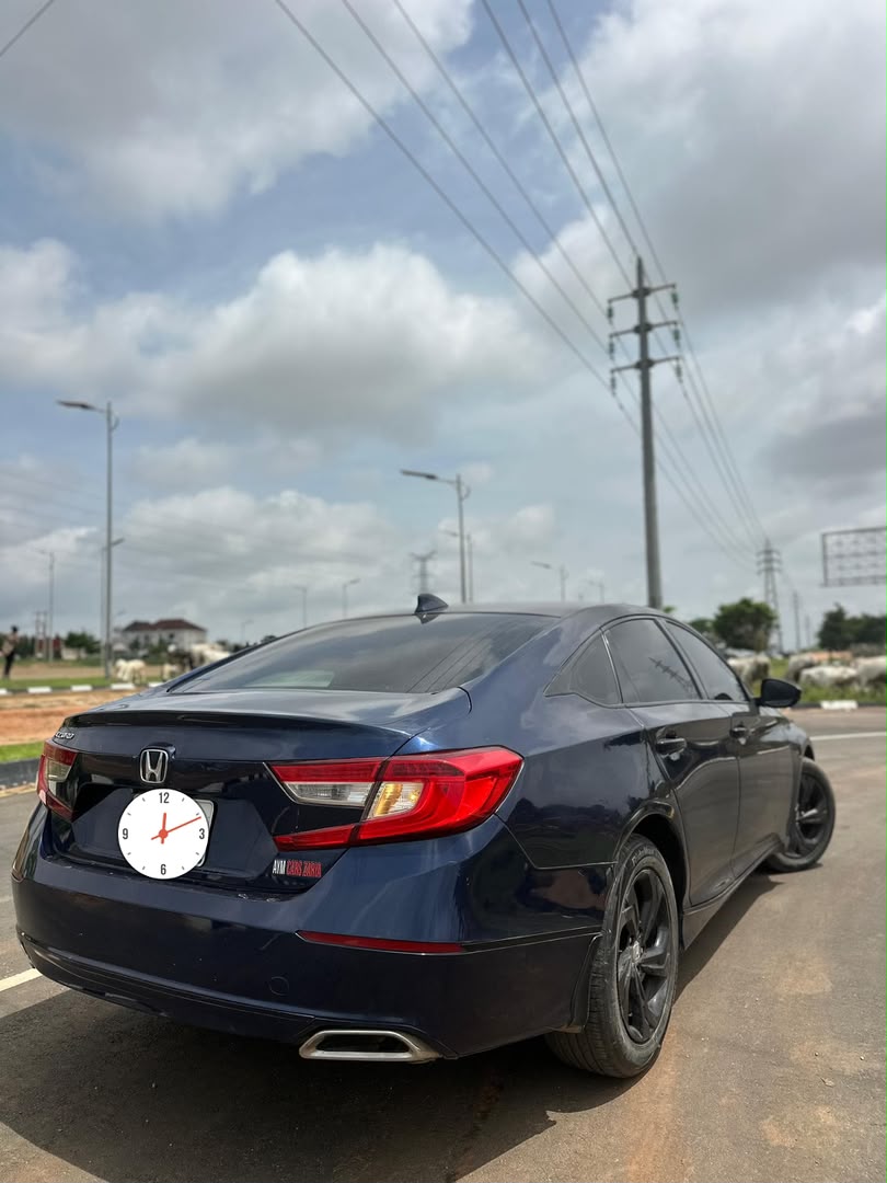 
								Giveaway Deal‼️‼️‼️ (92k Mileage) Grade A (Carefully Used) 2018 Honda Accord (Touring) car is in pristine condition (Nothing To Fix) Fullest Option (Keyless Back Ac Vent & Sunroof) with duty going for just 16.2m LAST with sambo with me Lugbe Abuja📍  ZERO CHAIN DEAL full									