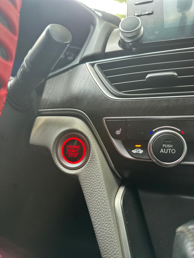 
								Giveaway Deal‼️‼️‼️ (92k Mileage) Grade A (Carefully Used) 2018 Honda Accord (Touring) car is in pristine condition (Nothing To Fix) Fullest Option (Keyless Back Ac Vent & Sunroof) with duty going for just 16.2m LAST with sambo with me Lugbe Abuja📍  ZERO CHAIN DEAL full									