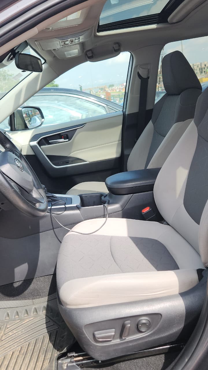 
								2024 two months used RAV4 Xle with original duty, keyless with open roof 35m owner full									