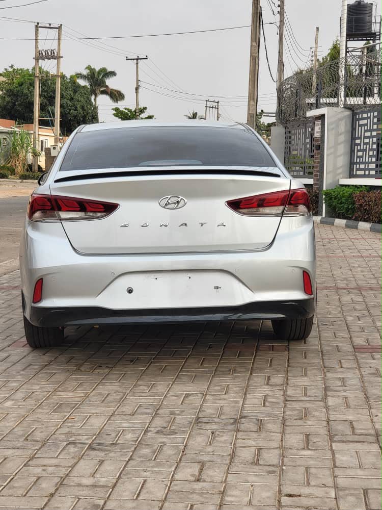 
								Mad distress Two months registered owner is in need of money offer only last 24hrs 11M 2018 Hyundai Sonata Abuja full									