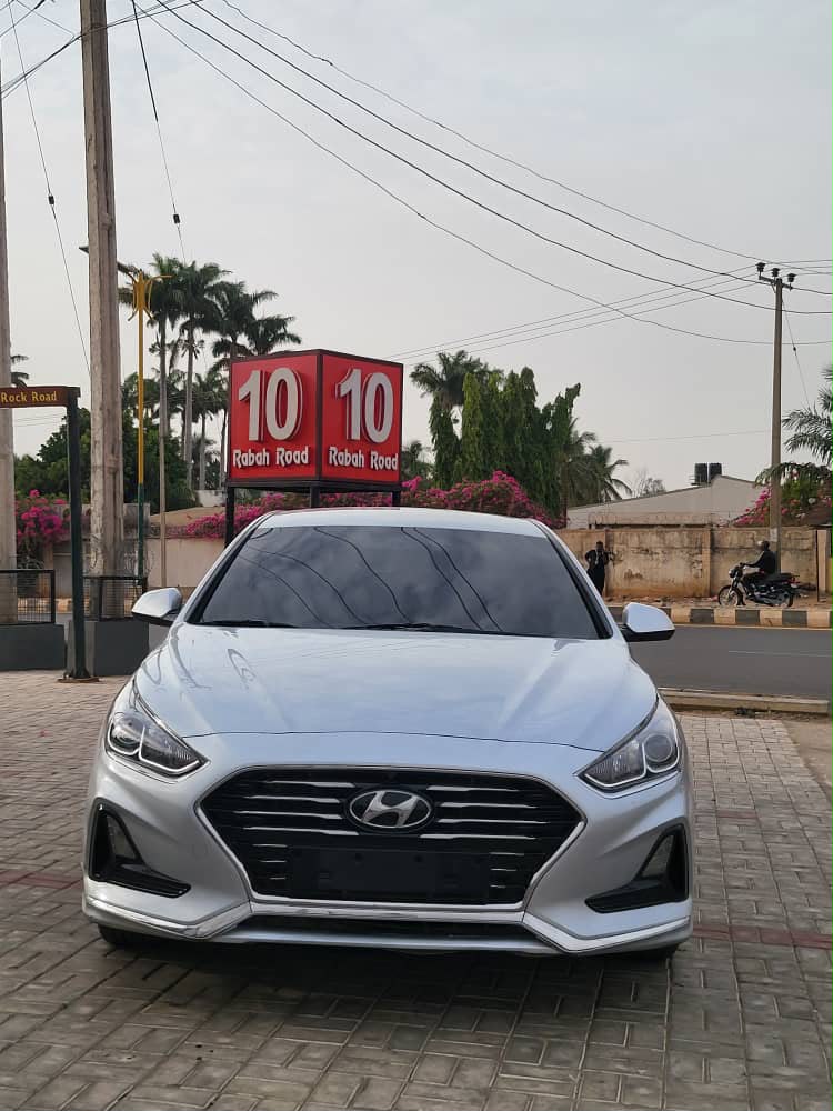 
								Mad distress Two months registered owner is in need of money offer only last 24hrs 11M 2018 Hyundai Sonata Abuja full									