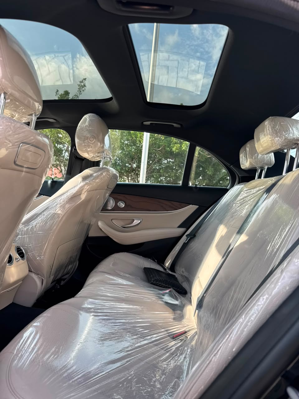
								MERCEDES-BENZ E400 Foreign used 2018 95k Miles Original duty ☑️ 🏷️39.5m 📍Abuja full									