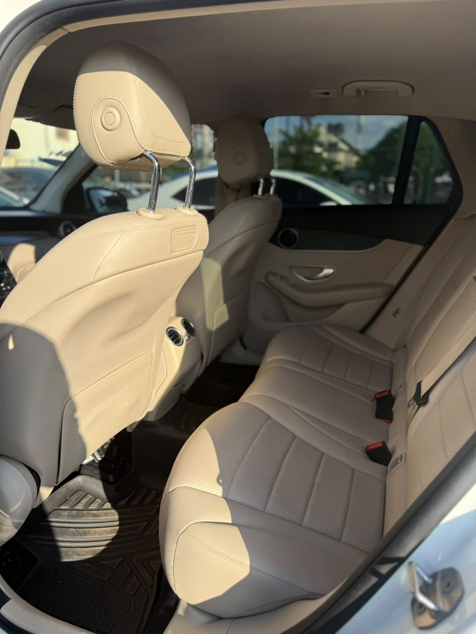 
								FORIEGN USED MERCEDES BENZ GLC300.   Nothing to fix, everything working perfectly.   BUY AND DRIVE.   💰 23 m  📍Abuja  🚨 Hurry before SOLD! full									