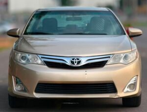NEATLY USED 2013 TOYOTA CAMRY XLE V4 BACK VENT KEYLESS ENTRY UNTAMPERED SYSTEM PROPERLY DOCUMENTED GOING FOR 9.8M ABUJA DEAL
