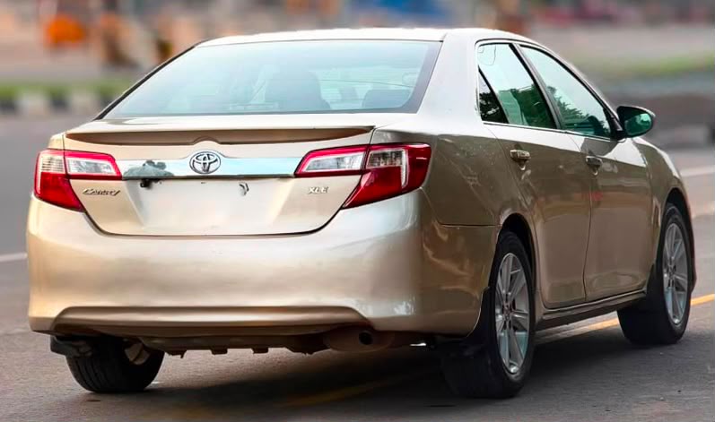 
								NEATLY USED 2013 TOYOTA CAMRY XLE V4 BACK VENT KEYLESS ENTRY UNTAMPERED SYSTEM PROPERLY DOCUMENTED GOING FOR 9.8M ABUJA DEAL full									