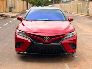 Neatly use 2021 Toyota camry SE buy and drive for 18.5m dealers deal.