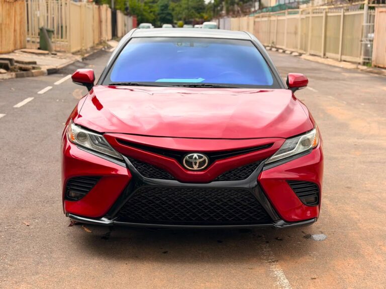 Neatly use 2021 Toyota camry SE buy and drive for 18.5m dealers deal.