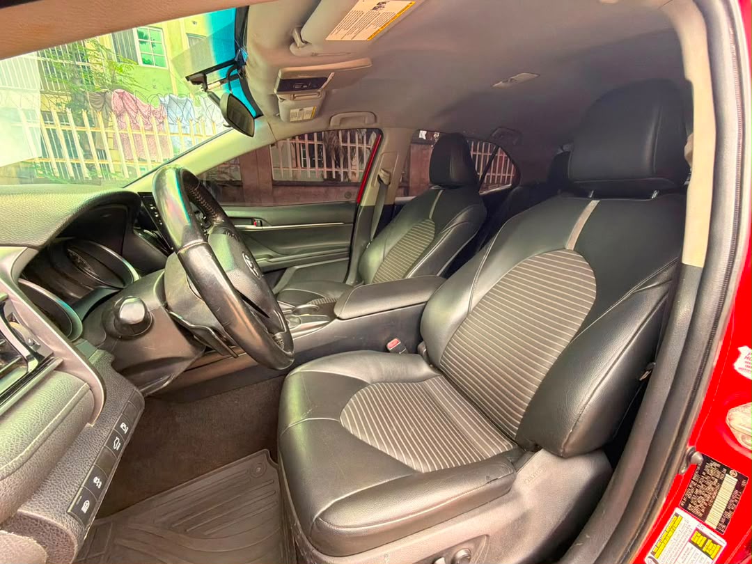 
								Neatly use 2021 Toyota camry SE buy and drive for 18.5m dealers deal. full									