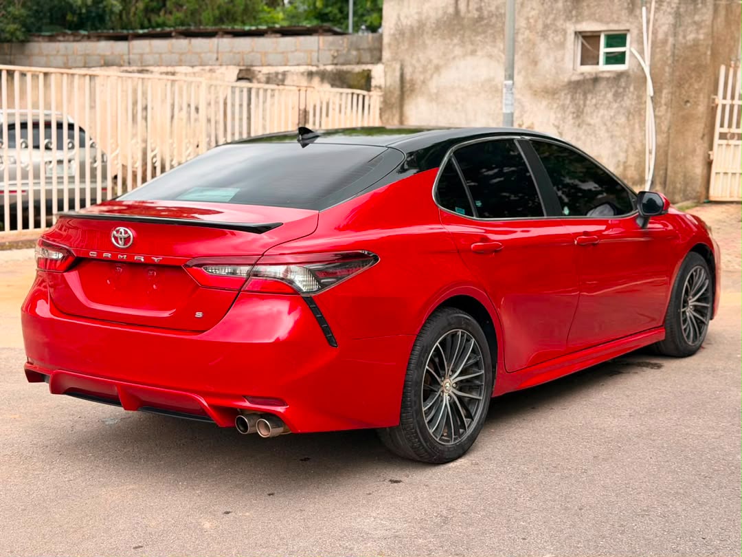 
								Neatly use 2021 Toyota camry SE buy and drive for 18.5m dealers deal. full									