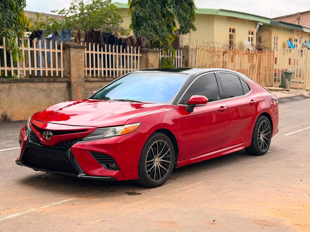 
								Neatly use 2021 Toyota camry SE buy and drive for 18.5m dealers deal. full									