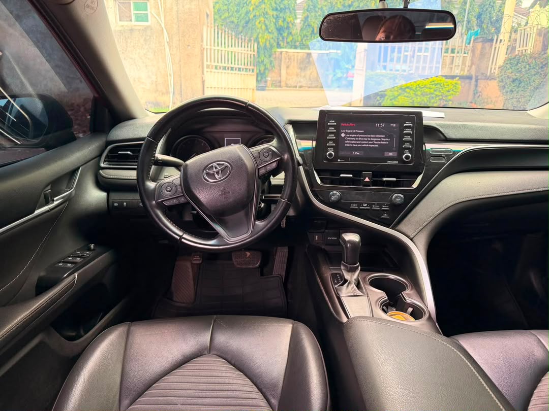 
								Neatly use 2021 Toyota camry SE buy and drive for 18.5m dealers deal. full									