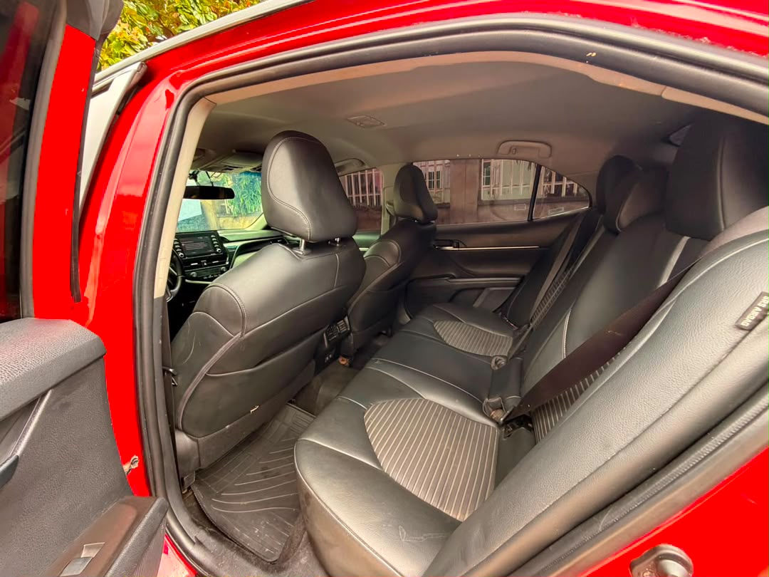 
								Neatly use 2021 Toyota camry SE buy and drive for 18.5m dealers deal. full									