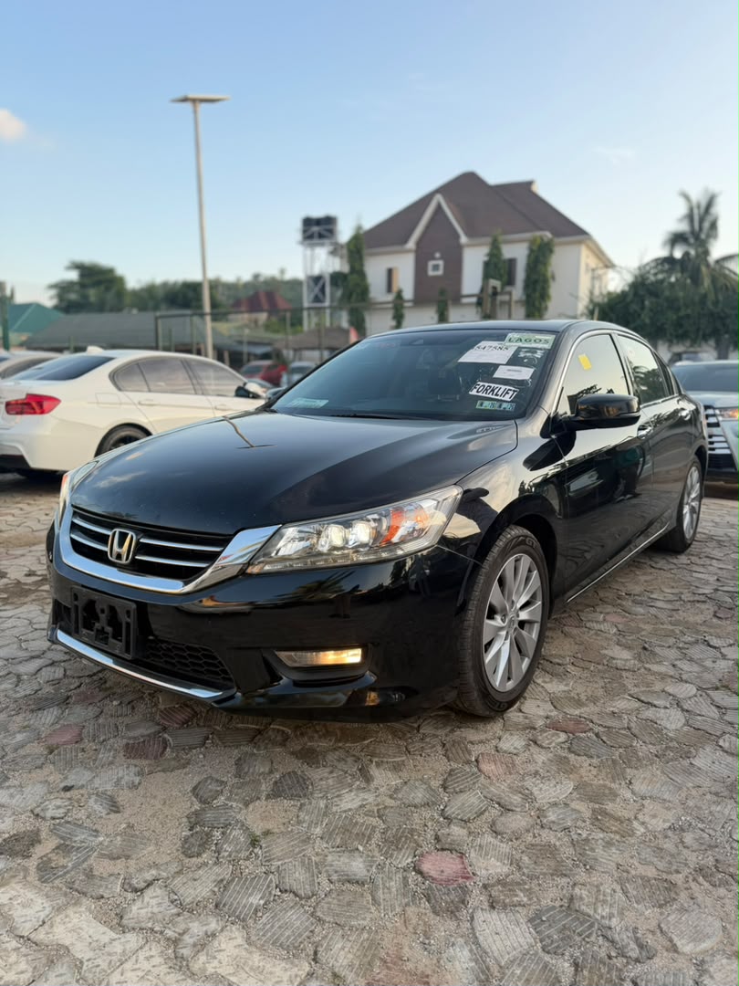 
								CLEAN FOREIGN USED 2016 HONDA ACCORD V6 TOURING  PRICE: 15.5M full									