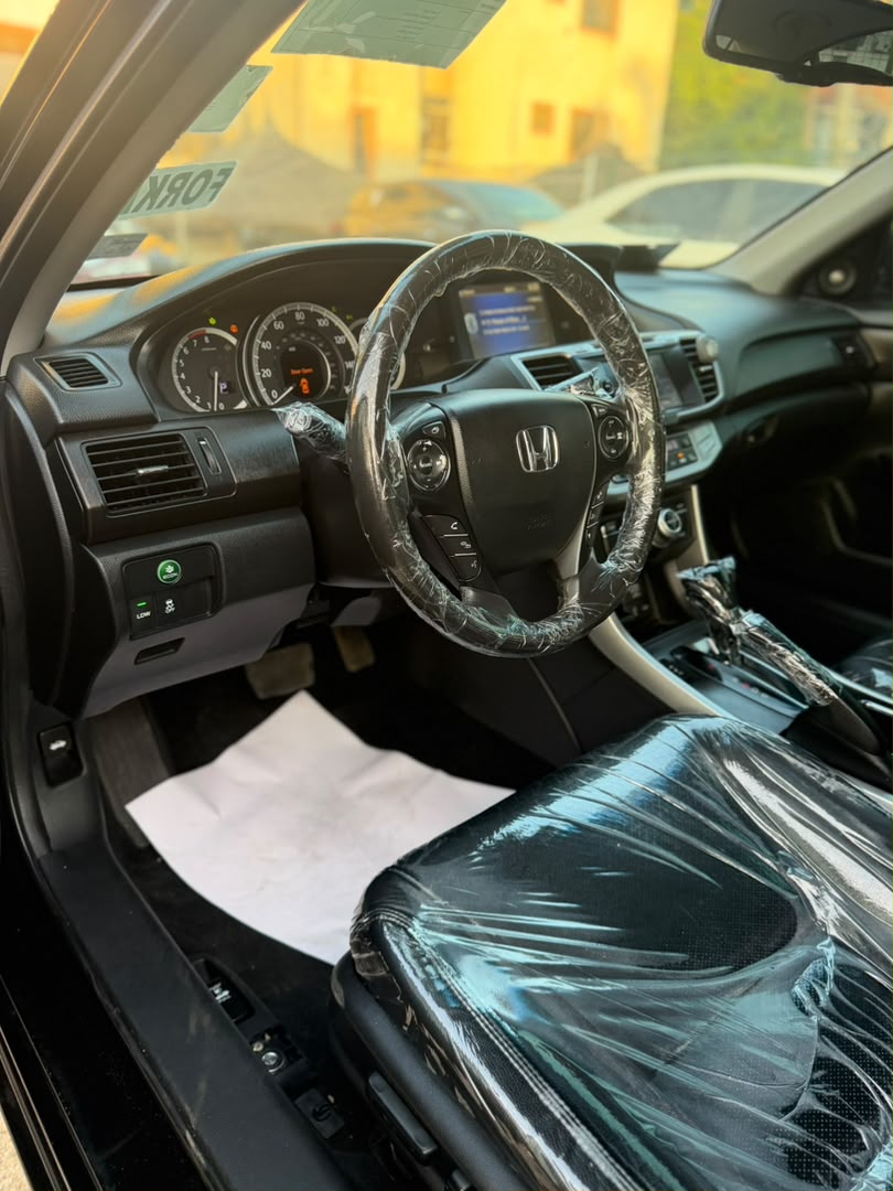 
								CLEAN FOREIGN USED 2016 HONDA ACCORD V6 TOURING  PRICE: 15.5M full									