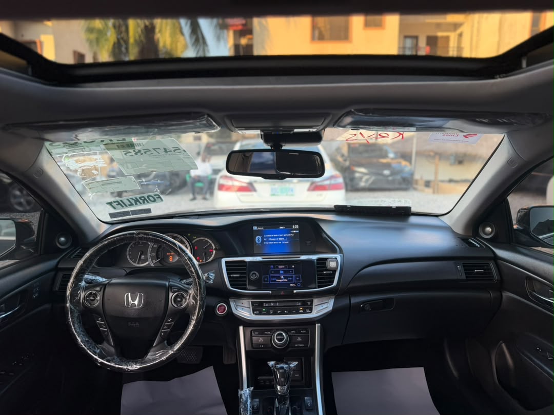 
								CLEAN FOREIGN USED 2016 HONDA ACCORD V6 TOURING  PRICE: 15.5M full									