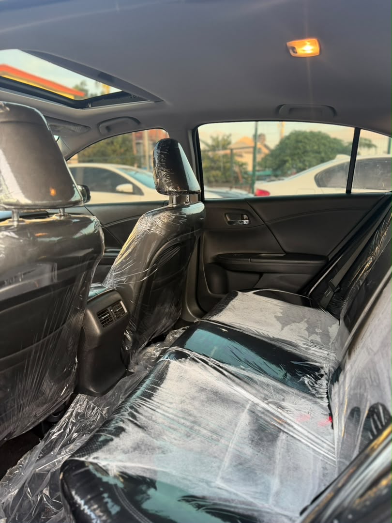 
								CLEAN FOREIGN USED 2016 HONDA ACCORD V6 TOURING  PRICE: 15.5M full									