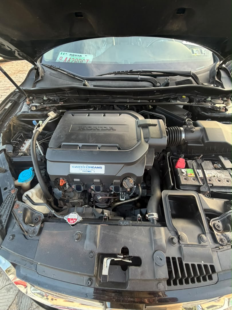 
								CLEAN FOREIGN USED 2016 HONDA ACCORD V6 TOURING  PRICE: 15.5M full									