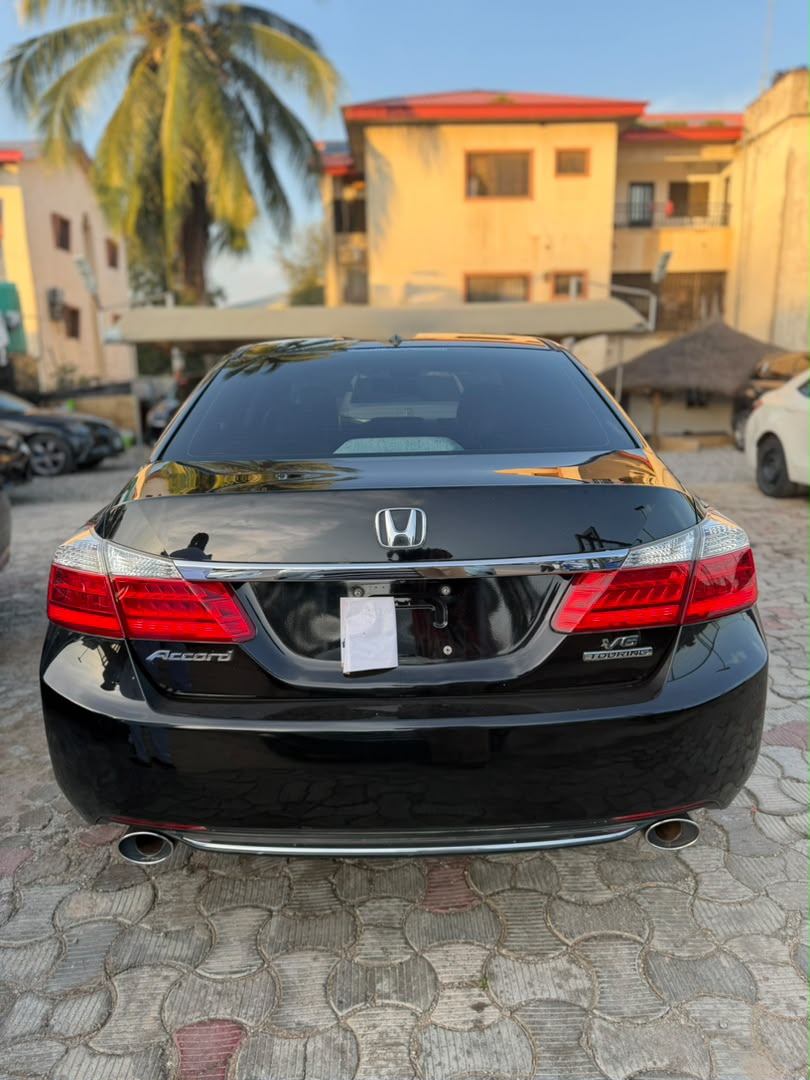 
								CLEAN FOREIGN USED 2016 HONDA ACCORD V6 TOURING  PRICE: 15.5M full									