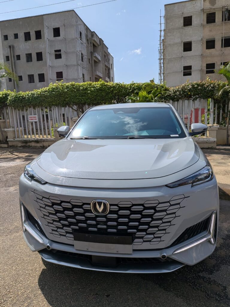 Foreign used Uni_k with just 33k km Fresh off the Container  We are taking 40m only