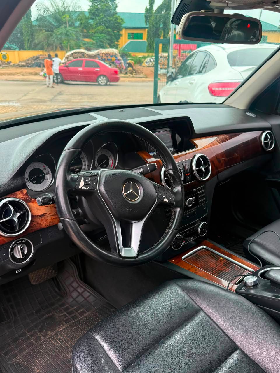 
								Distress  few month  registered full  option Glk350 2014 model keyless entry sunroof reverse camera for 12.5m Abuja full									