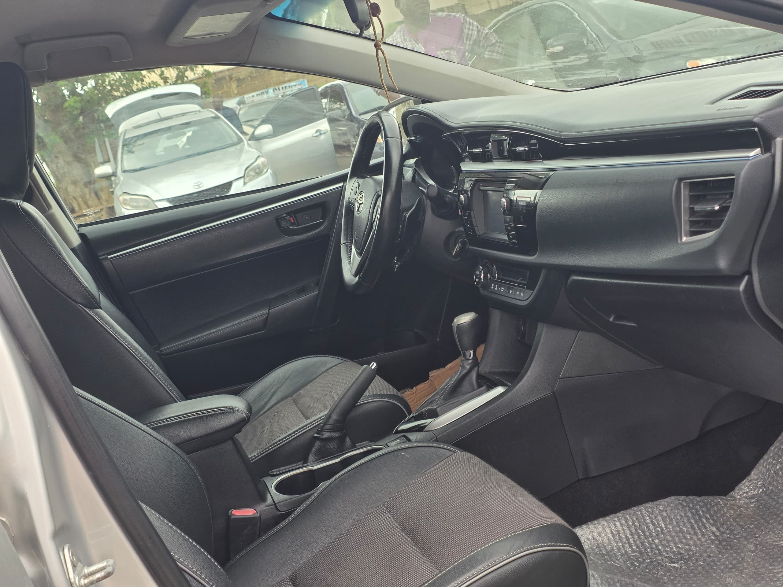 
								Foreign used Toyota Corolla 2015 model with original duty fully paid buy and drive absolutely nothing to fix  👉13m buyer settle 200k location Abacha Road nyanya Abuja deal Car is with me directly full									