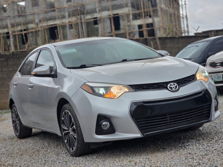 Foreign used Toyota Corolla 2015 model with original duty fully paid buy and drive absolutely nothing to fix  👉13m buyer settle 200k location Abacha Road nyanya Abuja deal Car is with me directly