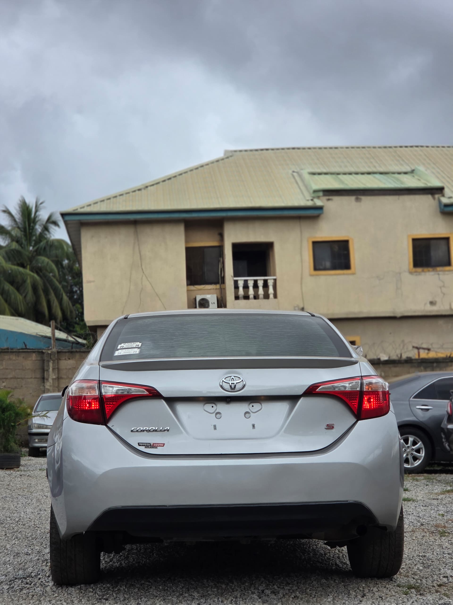 
								Foreign used Toyota Corolla 2015 model with original duty fully paid buy and drive absolutely nothing to fix  👉13m buyer settle 200k location Abacha Road nyanya Abuja deal Car is with me directly full									