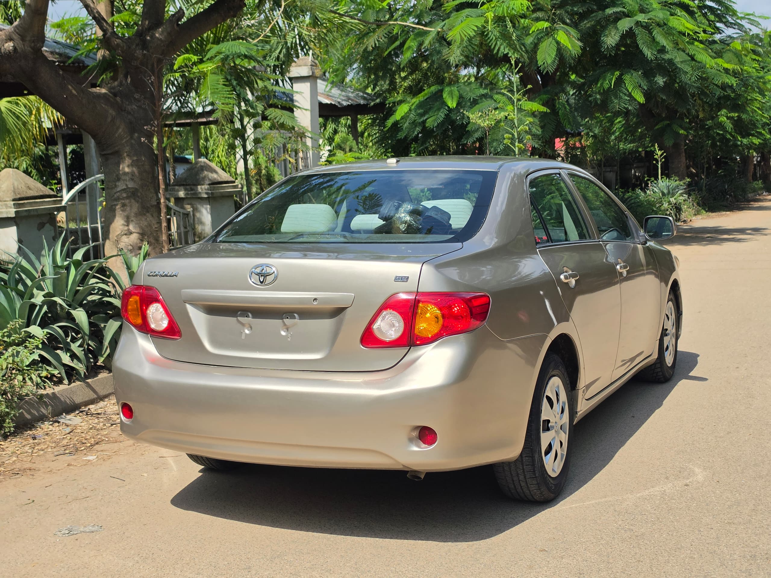 
								Awoof Deal: Extremely clean foreign used Toyota corolla LE 2010 n belt. Accident Free, going for just 9.8m with no single 9ja paint. full									