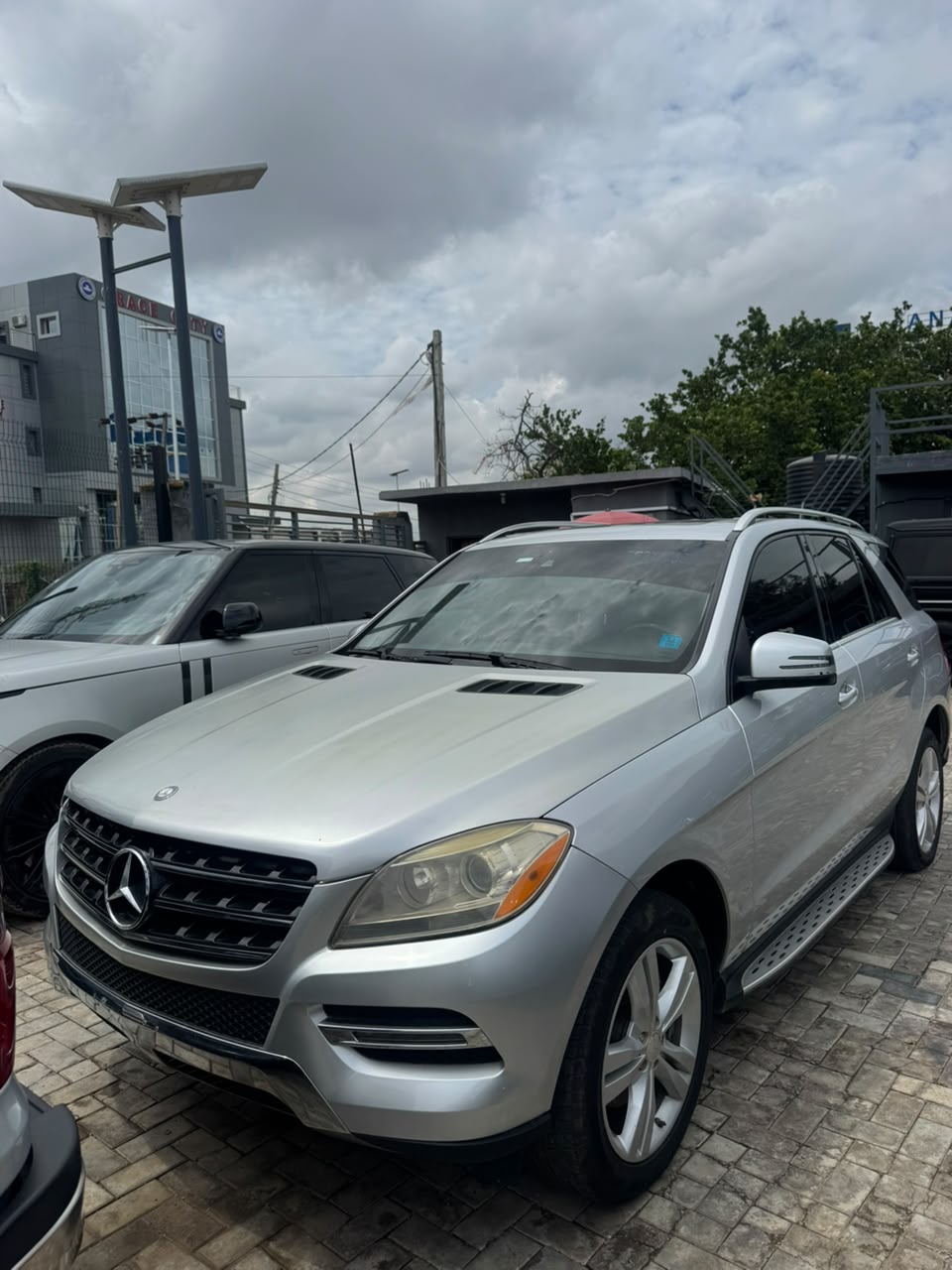 
								First body 2014 ML 350   With Untampered engine and gear  Ac chilling  Only issue is new car battery  Black interior  Going for 15m  Abuja full									