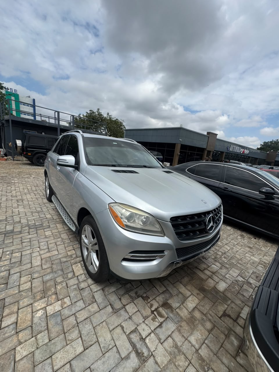 
								First body 2014 ML 350   With Untampered engine and gear  Ac chilling  Only issue is new car battery  Black interior  Going for 15m  Abuja full									