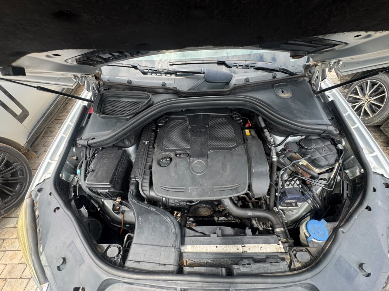 
								First body 2014 ML 350   With Untampered engine and gear  Ac chilling  Only issue is new car battery  Black interior  Going for 15m  Abuja full									